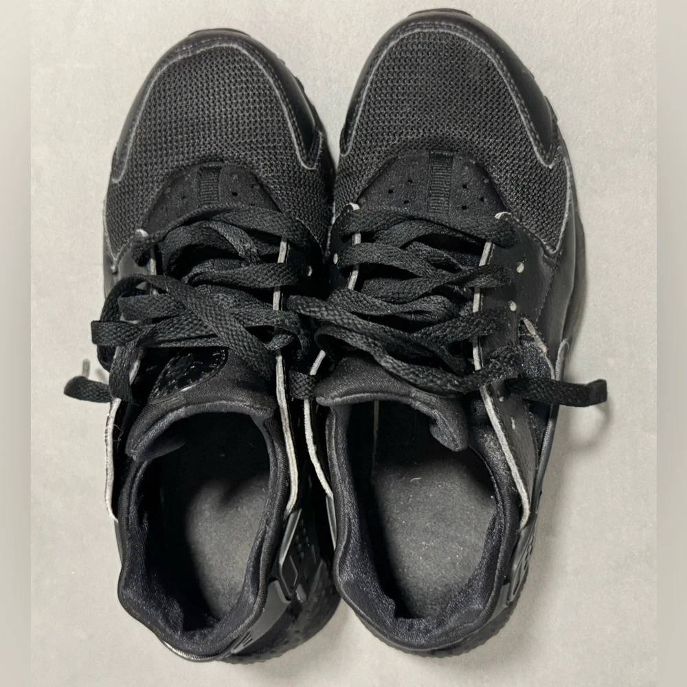 Nike Air Huarache Triple Black Sneakers | Size 5y